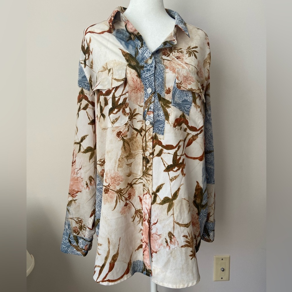 Size 3 Chico’s blouse. Floral. Flowy. 100% polyester. Pocketed front.